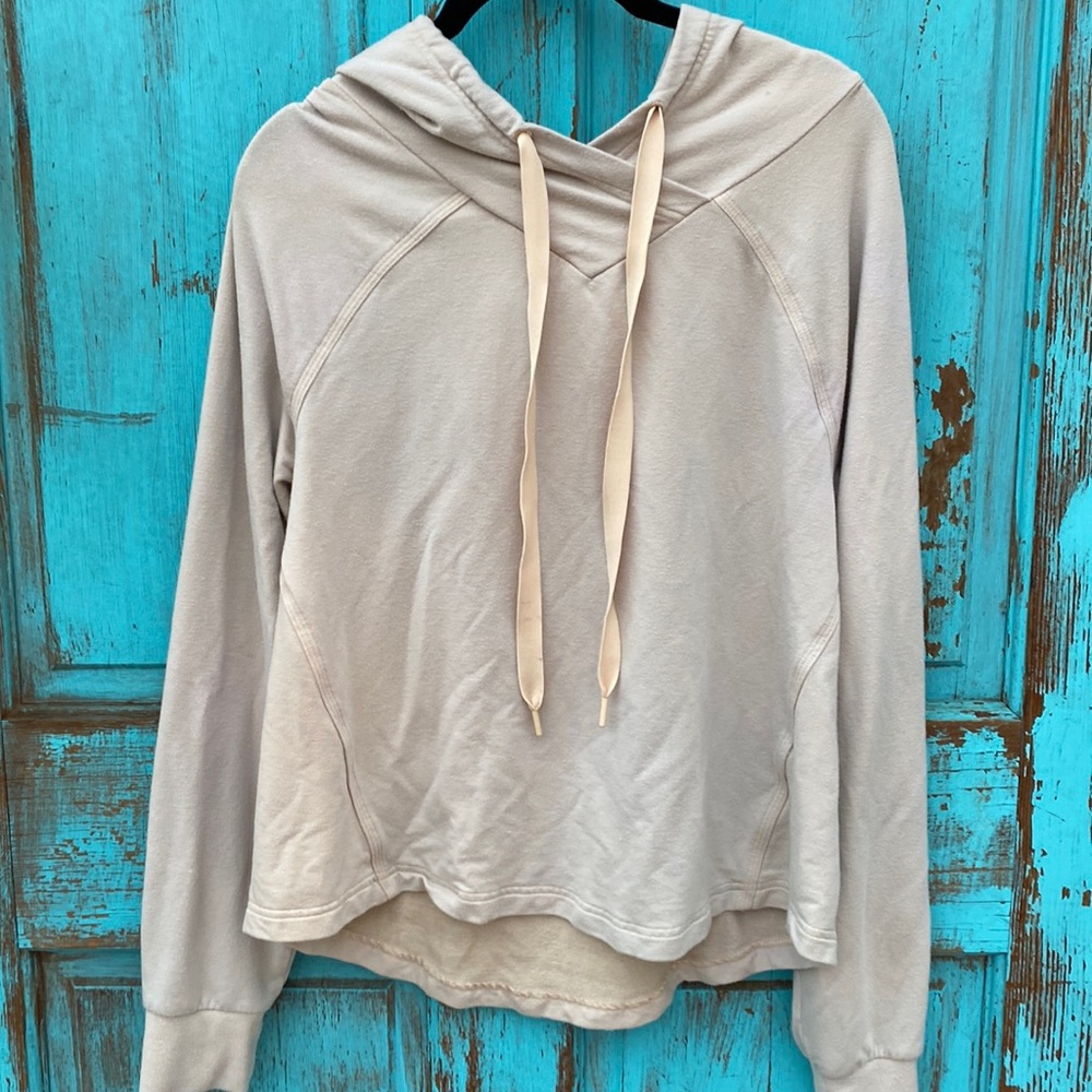 Super soft ATHLETA Cream Small Hoodie Sweater Sweatshirt